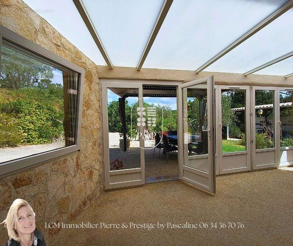 Maison À Vendre - avec piscine, garage et dépendances - photo 7
