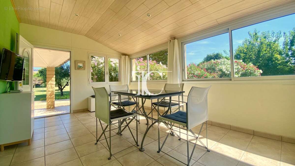 Saint ambroix, maison avec jardin arbore 2584m2, dependances, garage, piscine - photo 7