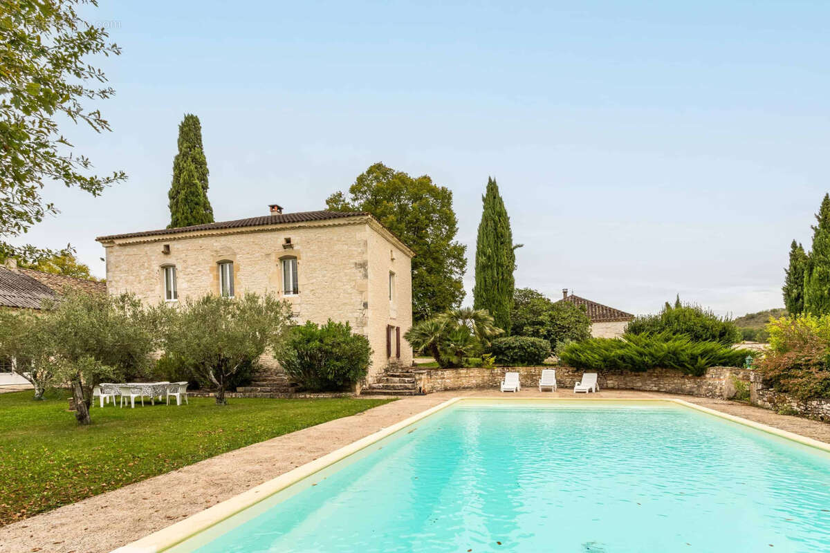 Country property with gites, 2 pools, atelier - photo 2