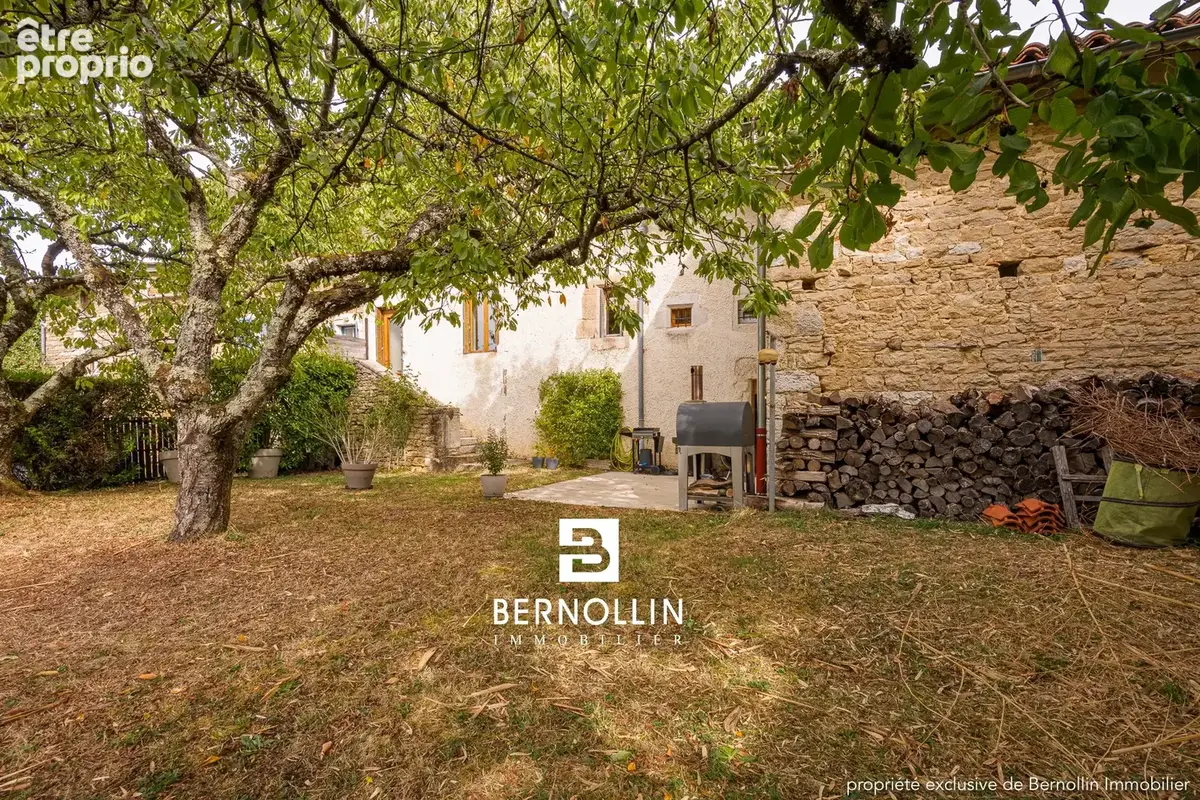 Authentique maison en pierre entièrement rénovée, 244 m2, 6 chambres, avec garage et terrain clos à Cuisiat - photo 24