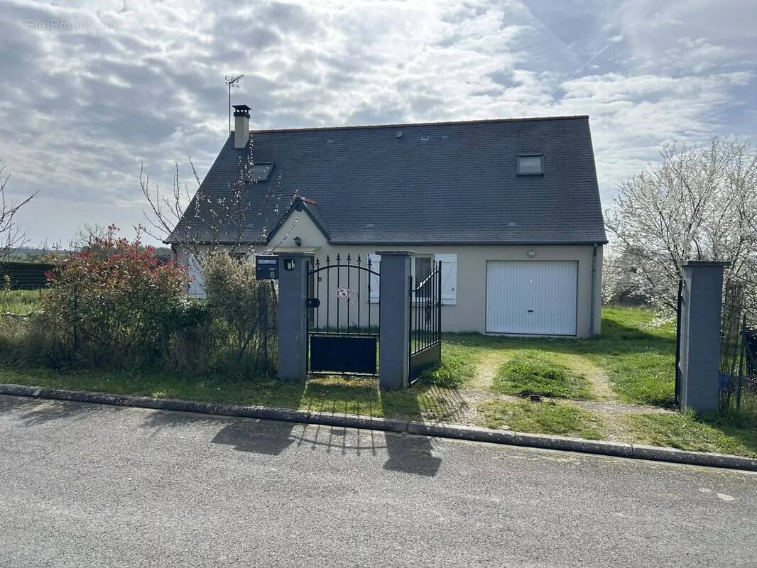 Maison à VILLELOIN-COULANGE