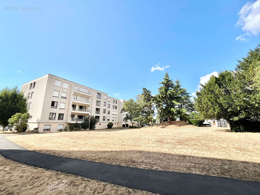 Appartement studio meublé Caen 1 pièce(s) 19.27 m2 - vendu libre - entièrement refait - cave et parking privatif - photo 13