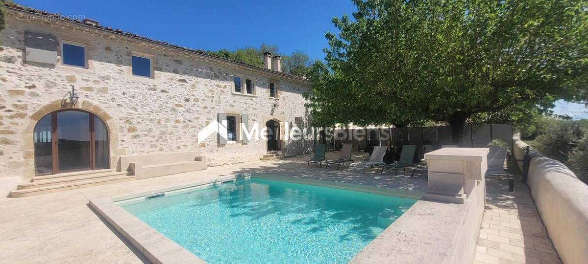 Propriété en pierre 427 m² à Saint-Just-d'Ardèche avec 2 gîtes 5* - photo 1