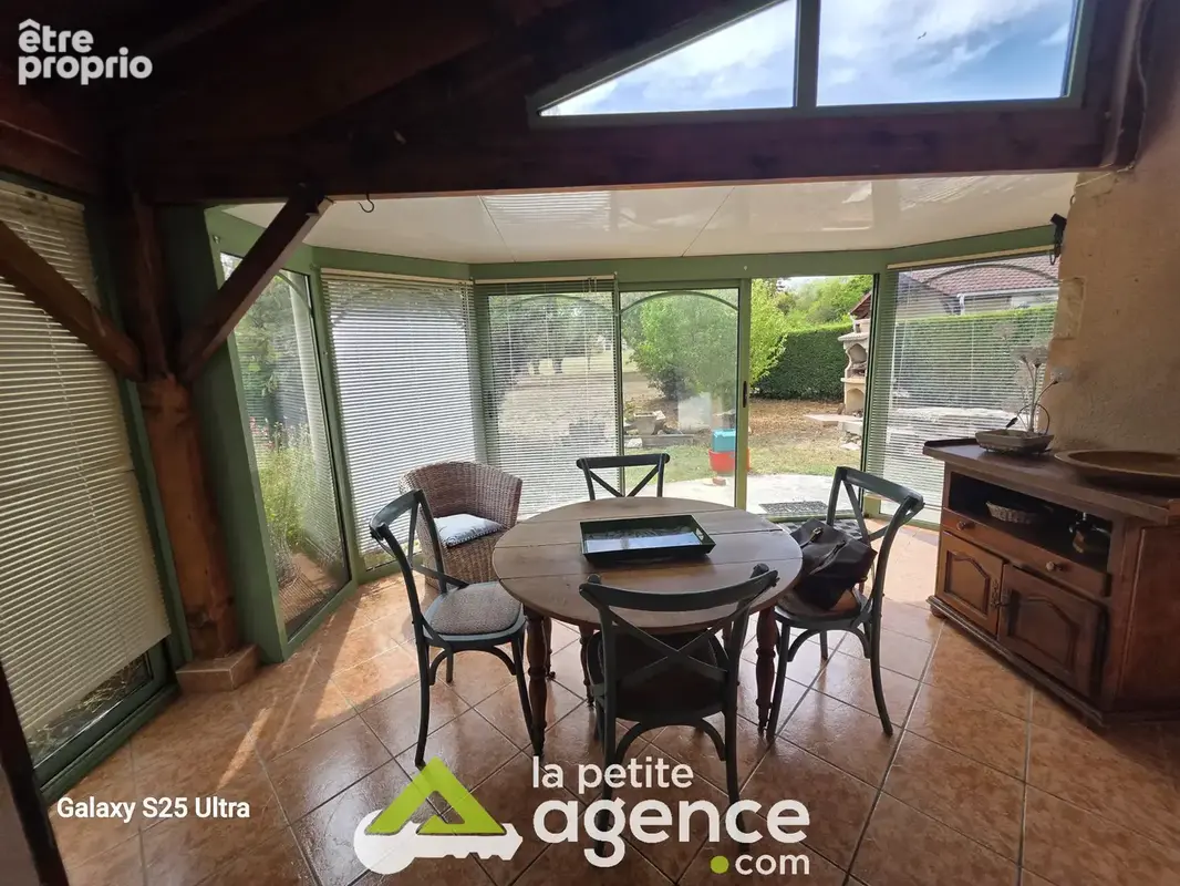 MEILLANT : Belle maison T4 édifiée sur 4129m2 de terrain clôturé et arboré avec deux garages - photo 3