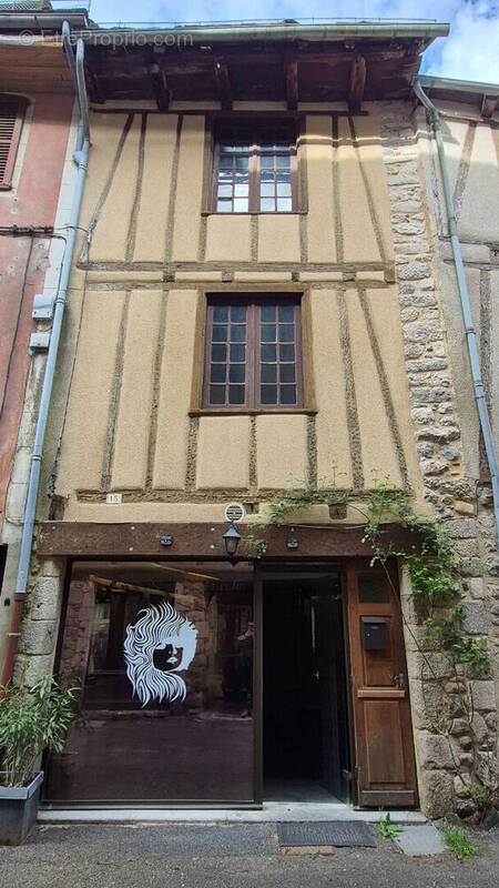Maison à ENTRAYGUES-SUR-TRUYERE