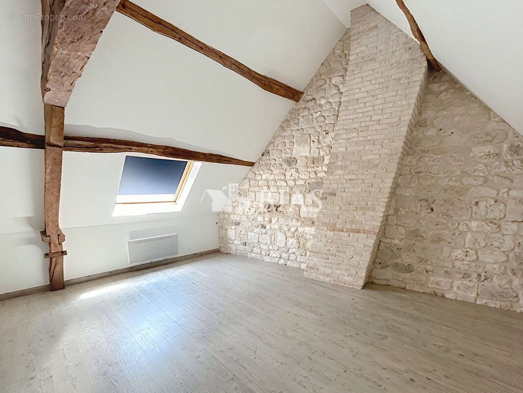 Maison 125 m² à La Riviere-Saint-Sauveur  - photo 6