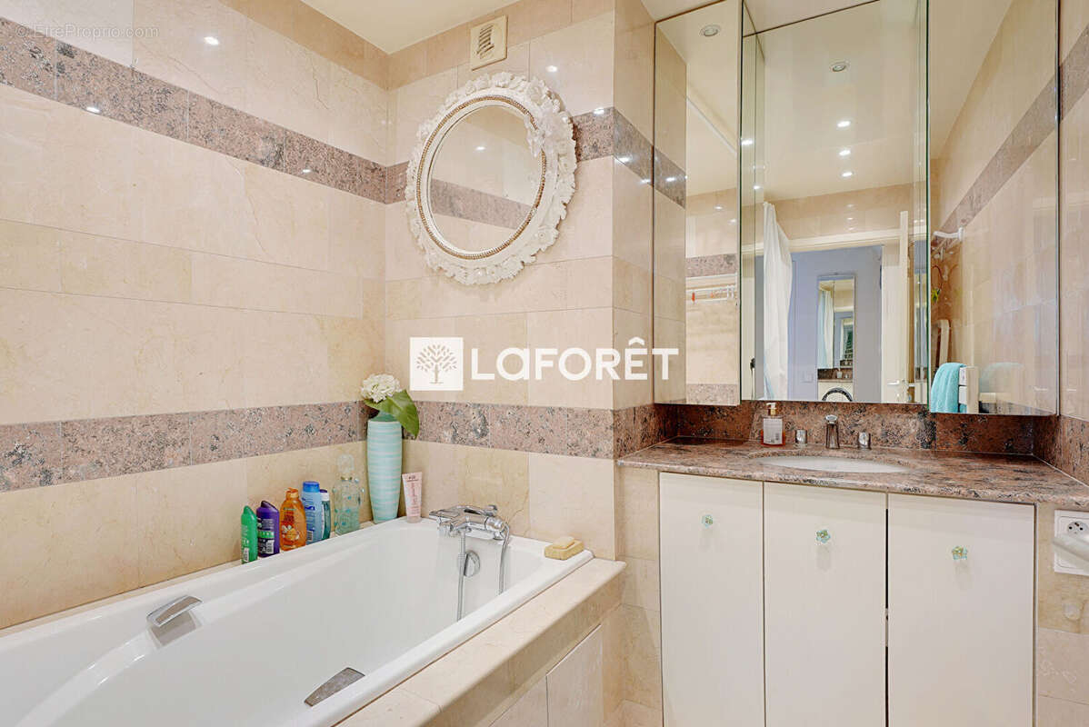 Appartement à LEVALLOIS-PERRET