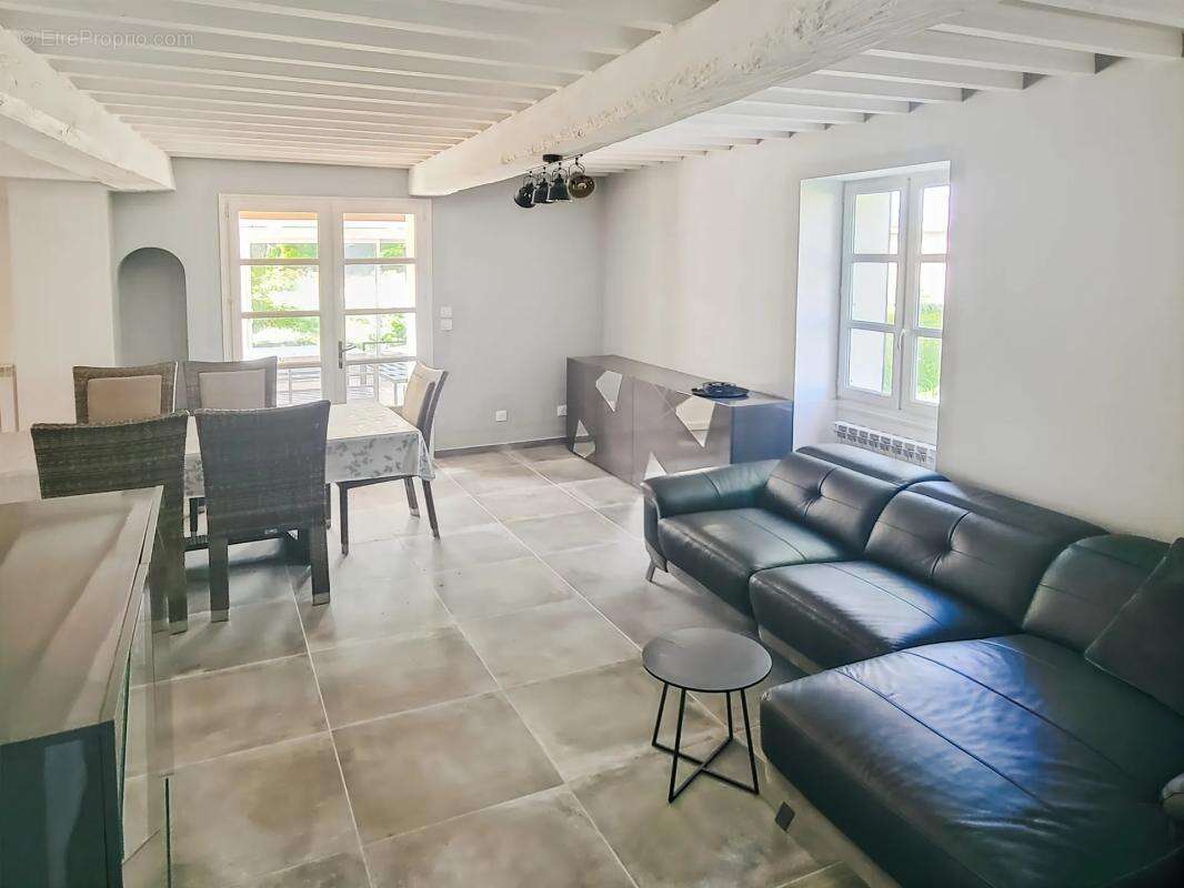 Maison à CHANOS-CURSON