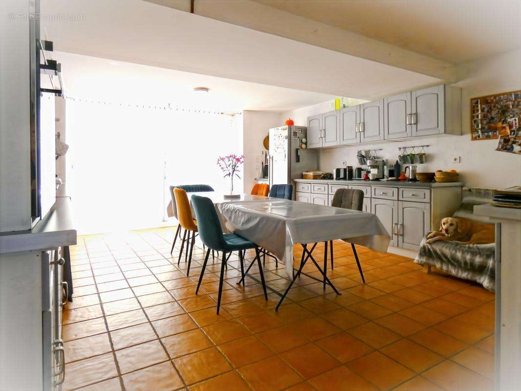 Maison à LAUDUN-L'ARDOISE