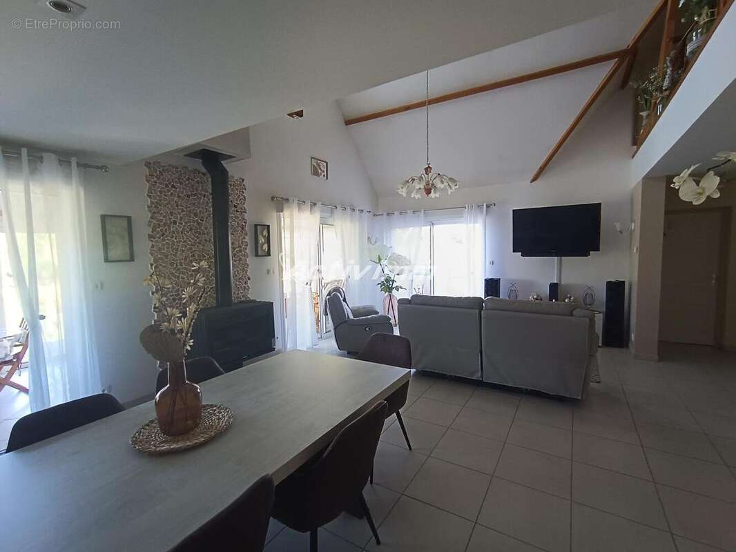 4268 19 - Maison à BEAURAINVILLE