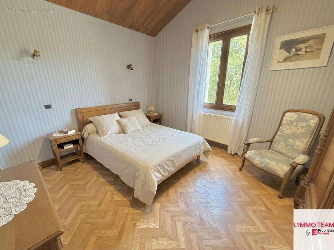 Maison 5 chambres, avec garages et piscine, sur 1.7Ha - vue imprenable - photo 12