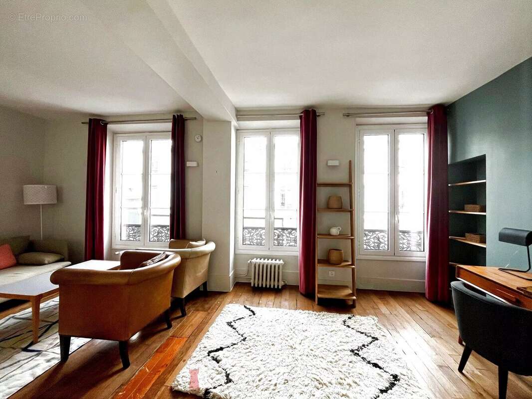 Appartement à PARIS-16E