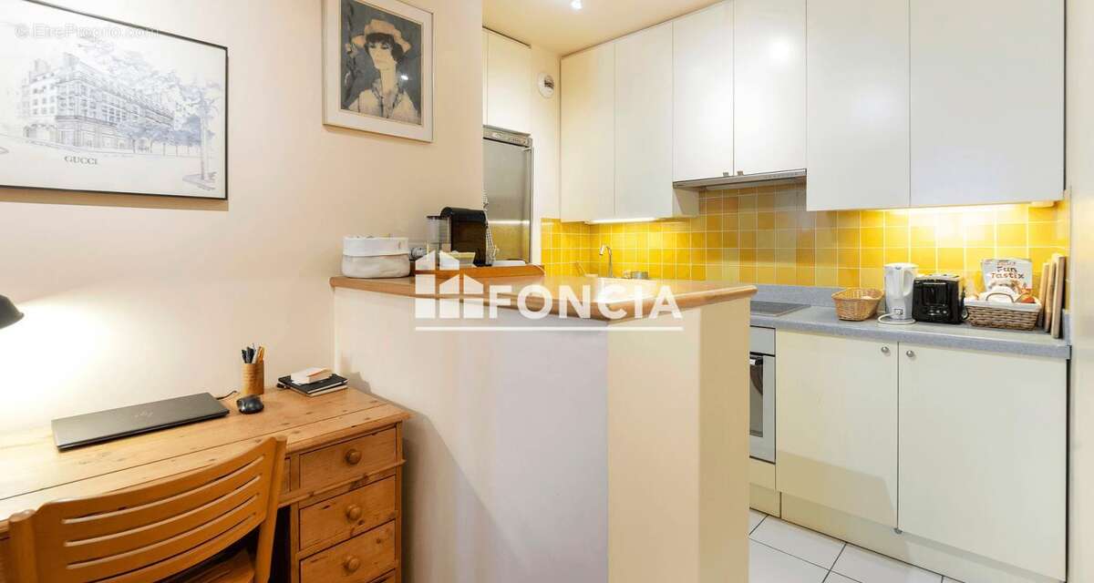 Appartement à PARIS-17E