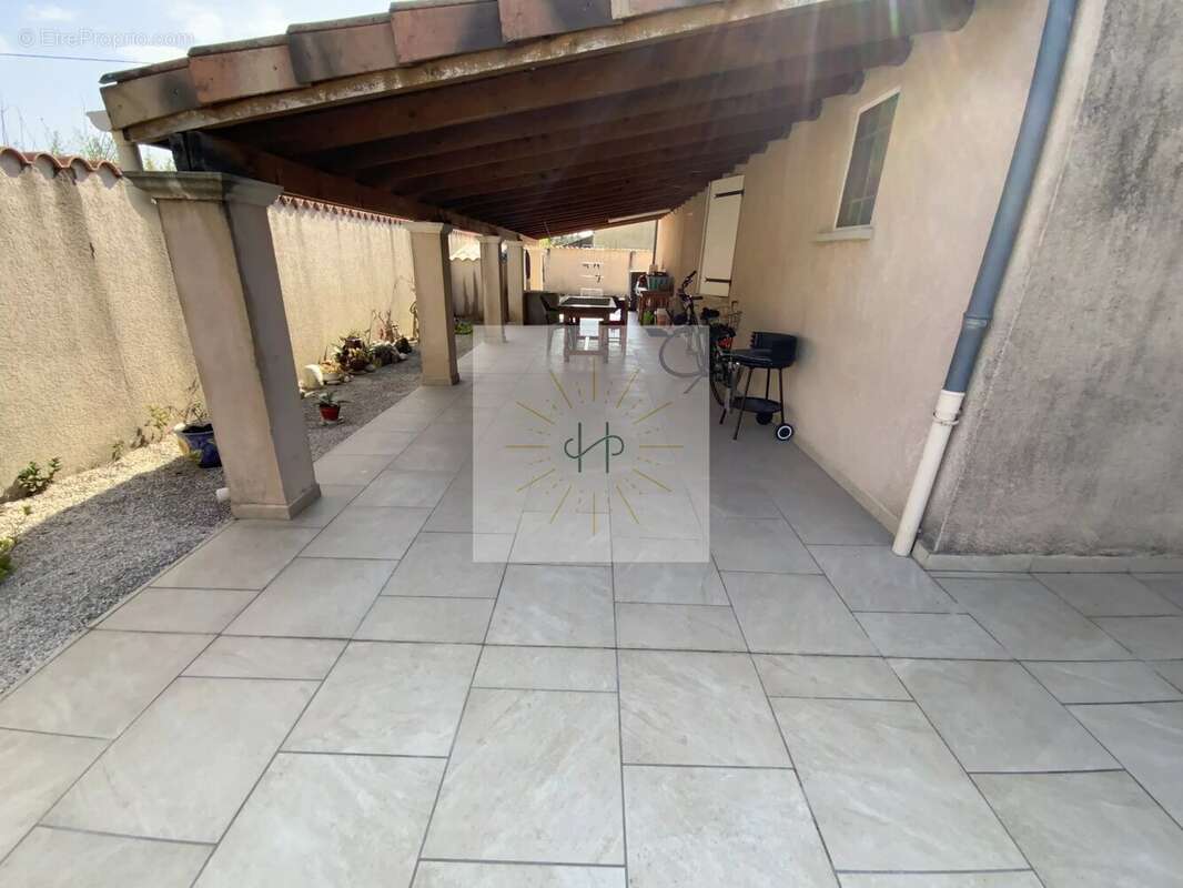 Maison à ROCHEMAURE