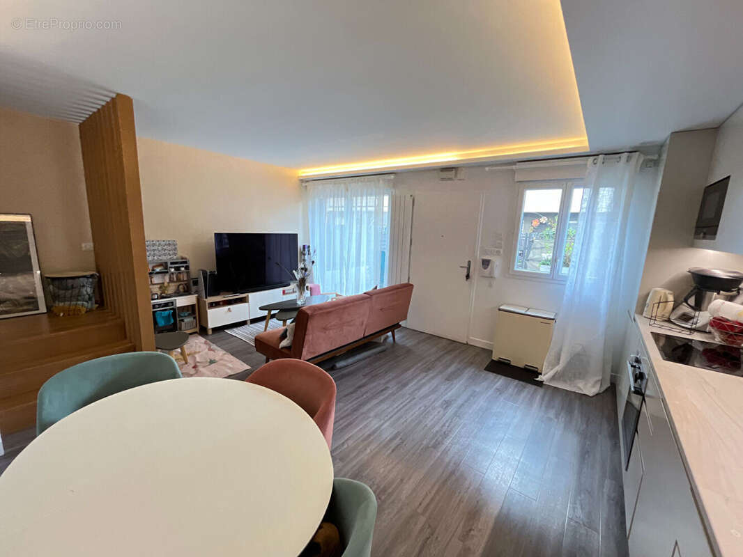 Appartement à SARTROUVILLE