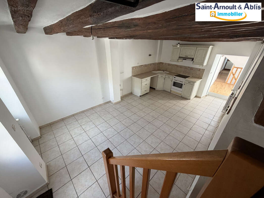 Maison 76 m² à Saint-Arnoult-En-Yvelines  - photo 2