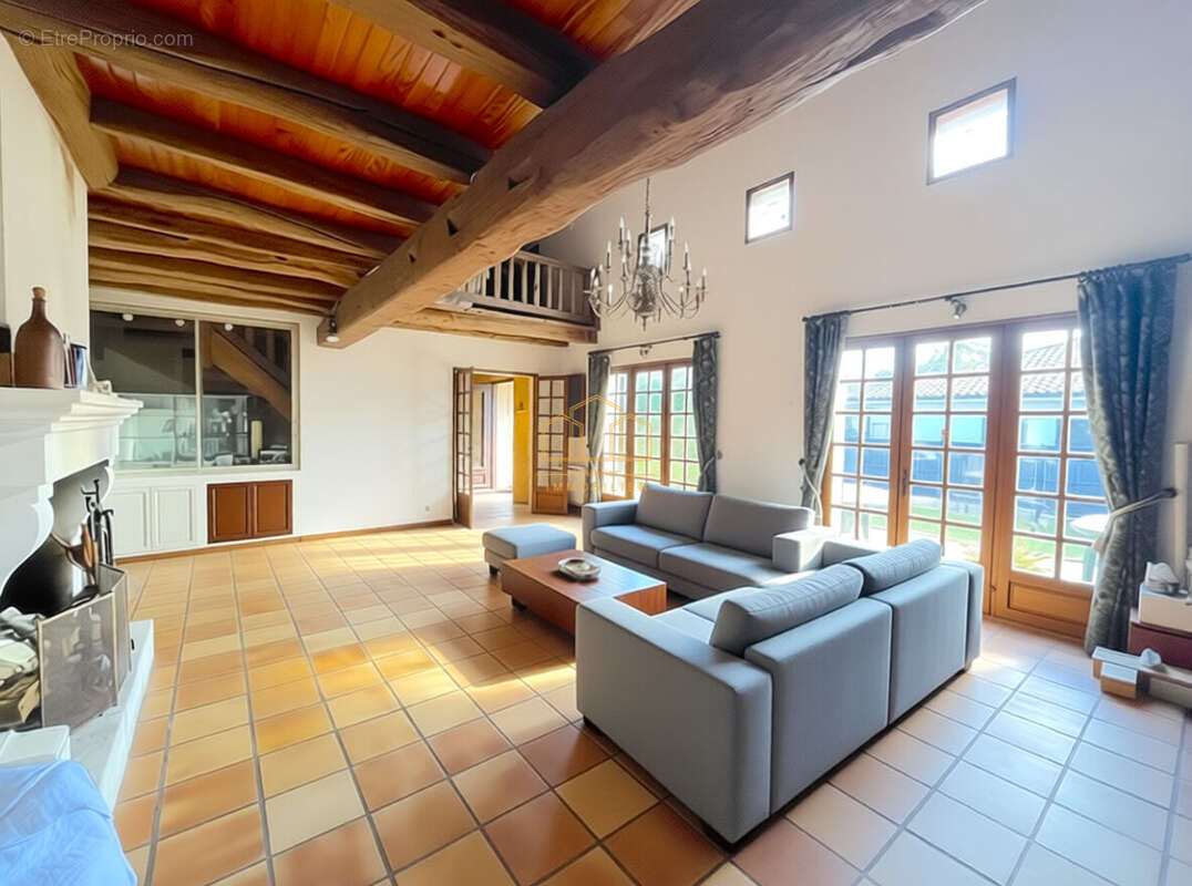 Maison avec garage et grand jardin à vendre à Gujan-Mestras - photo 4