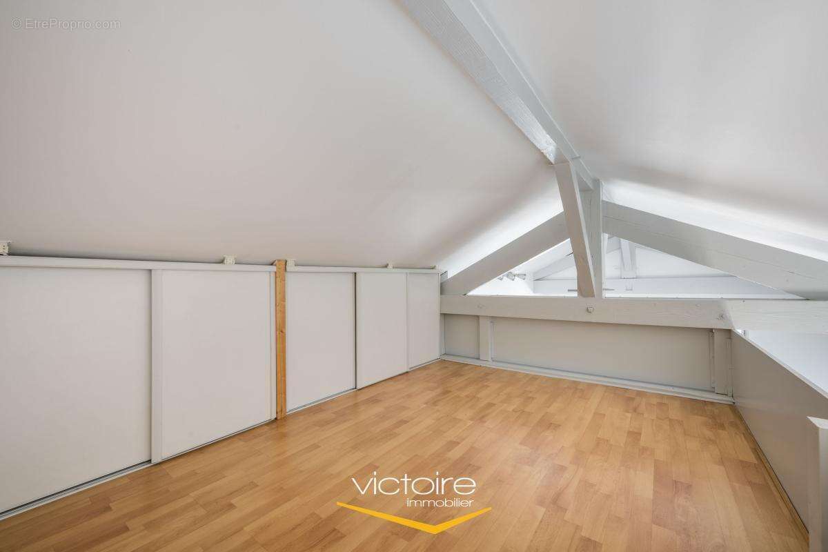 Lyon 3 - Montchat - T3 bis traversant en dernier étage, mezzanine et charme de l'ancien - photo 6