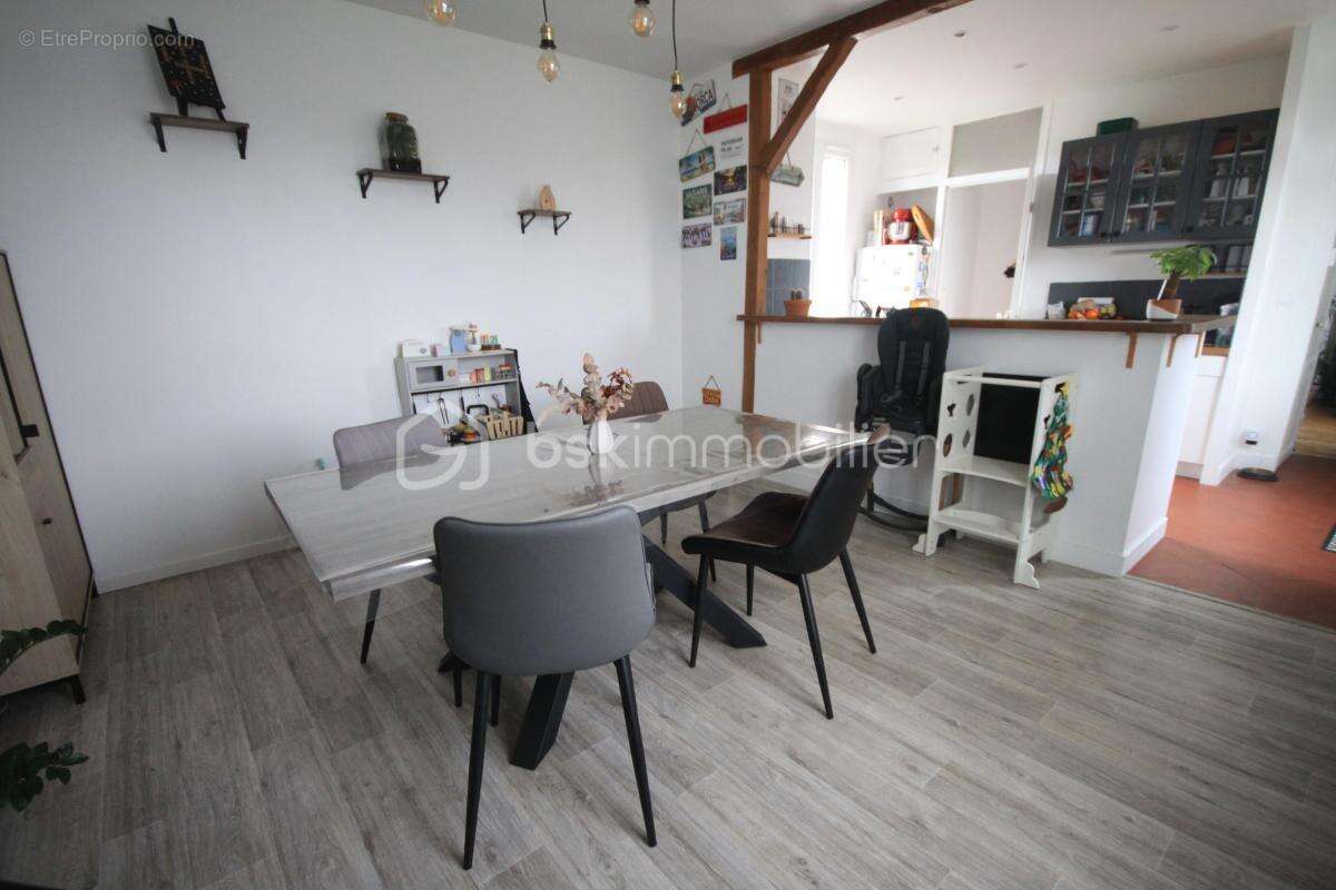 Maison à D&#039;HUISON-LONGUEVILLE