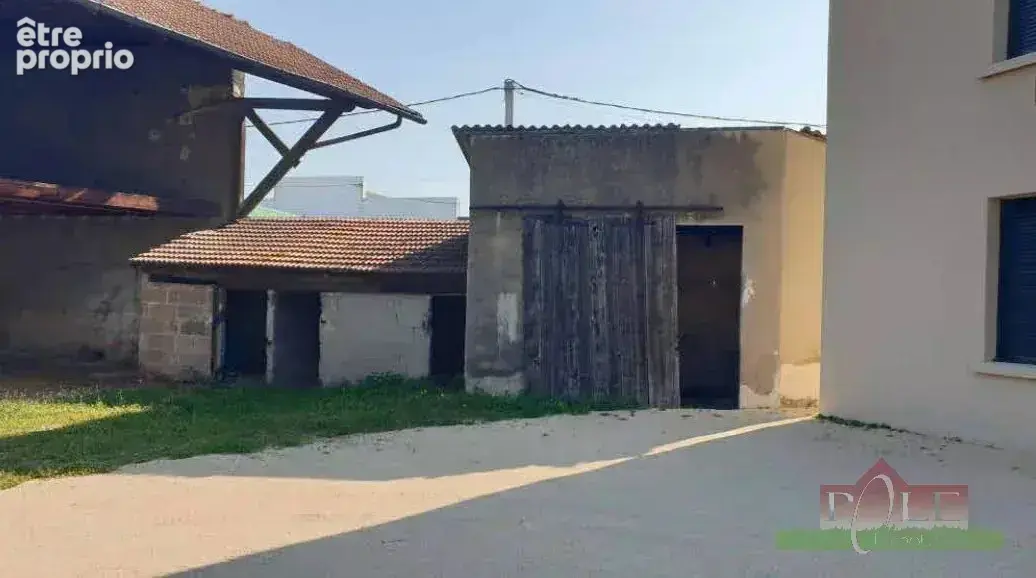 BEAUREPAIRE, Corps de ferme à rénover, à aménager de  726 m² sur un terrain de 928 m² - photo 7