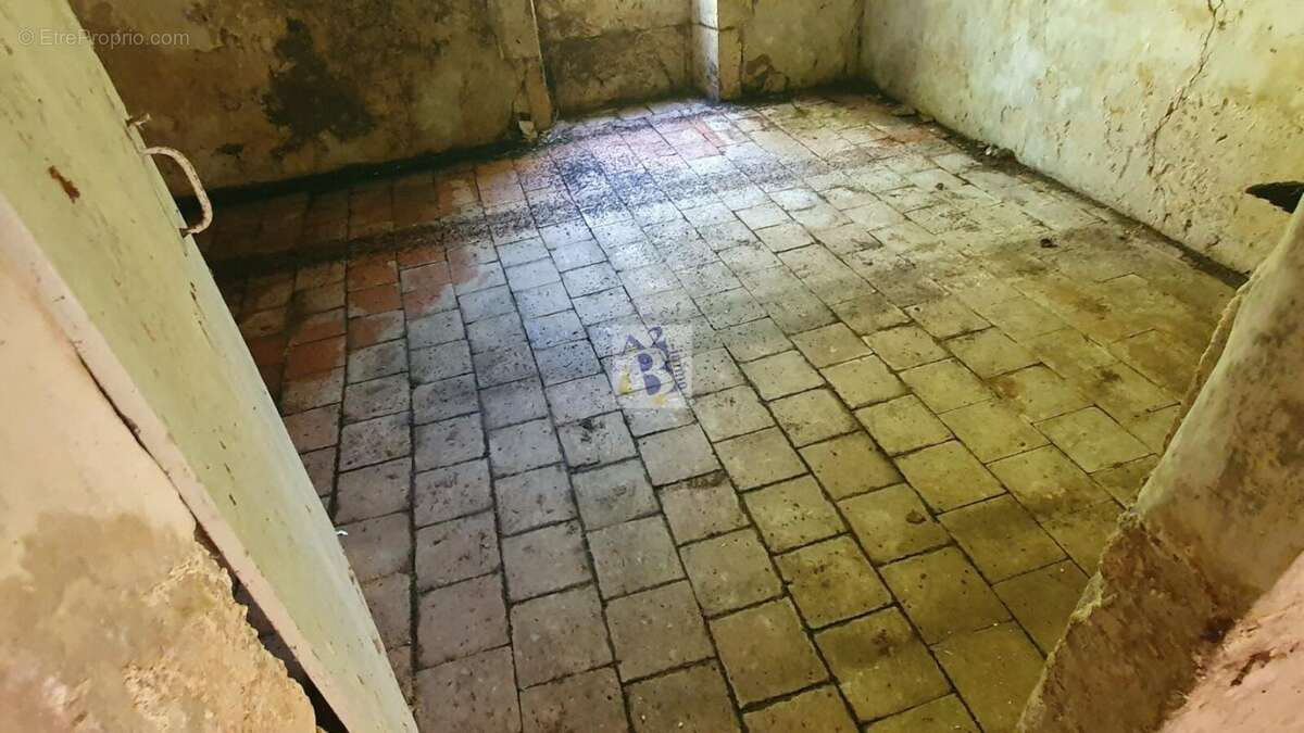 Maison à CHARRAS