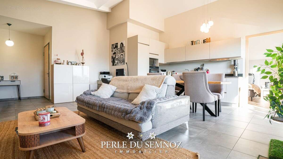 Appartement à POISY