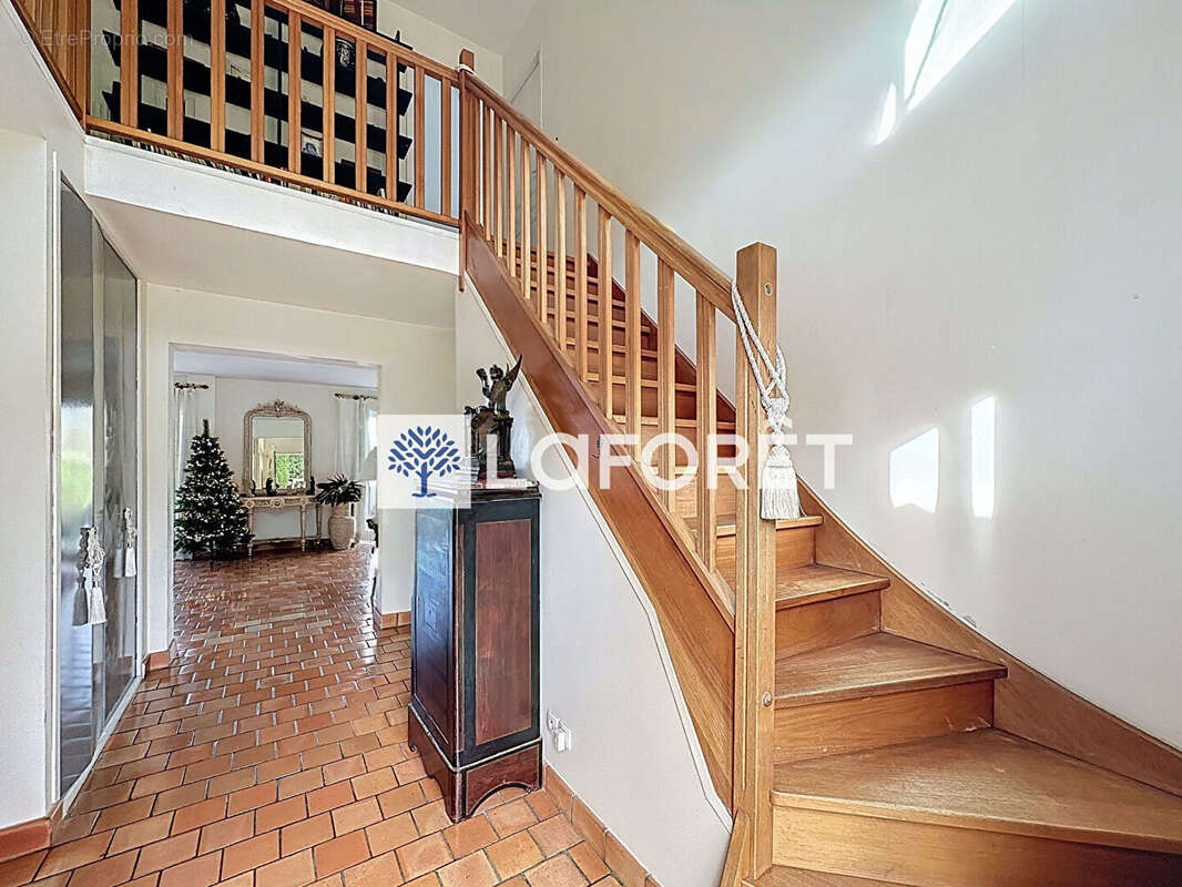 Maison à SAINT-NOM-LA-BRETECHE