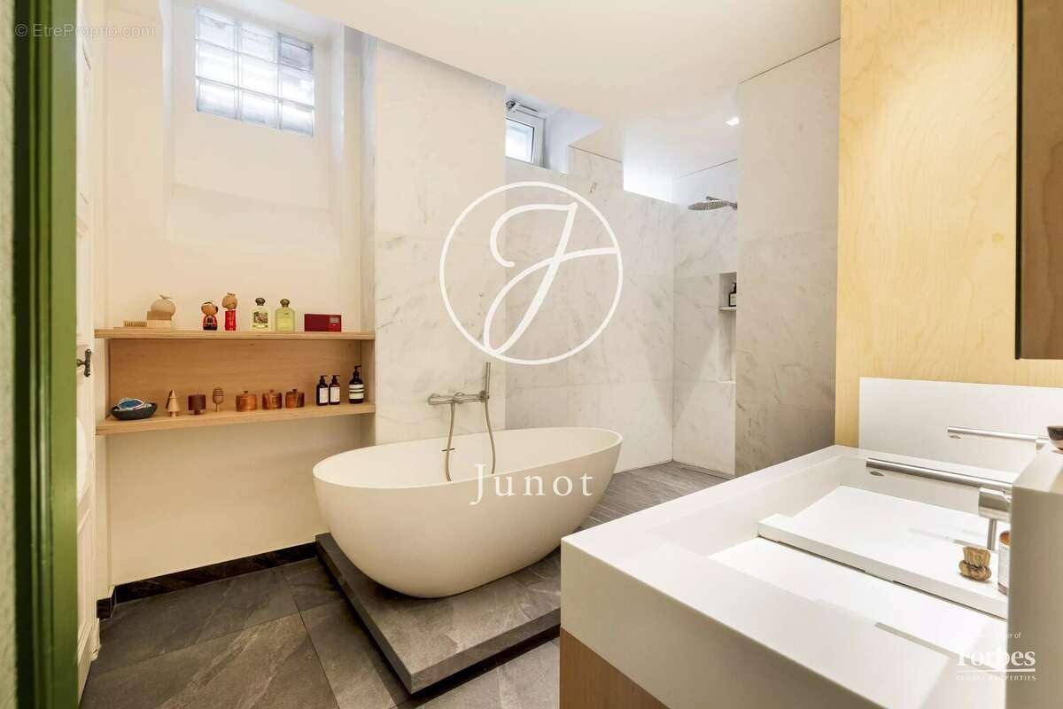 Appartement à PARIS-10E