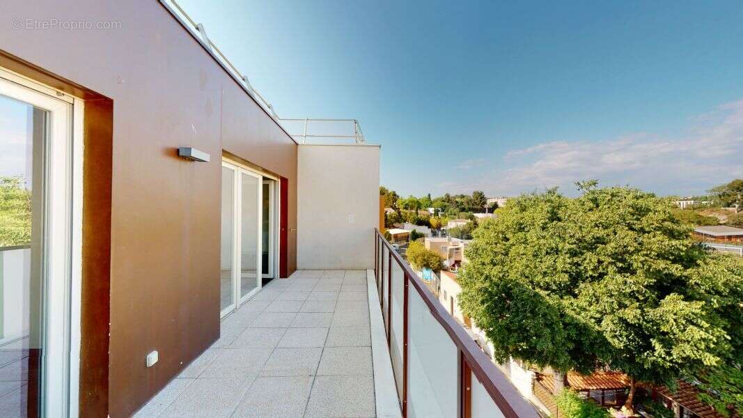 Appartement à MARSEILLE-4E