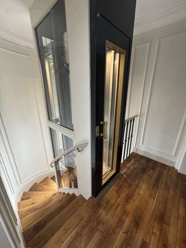 Appartement à PARIS-14E
