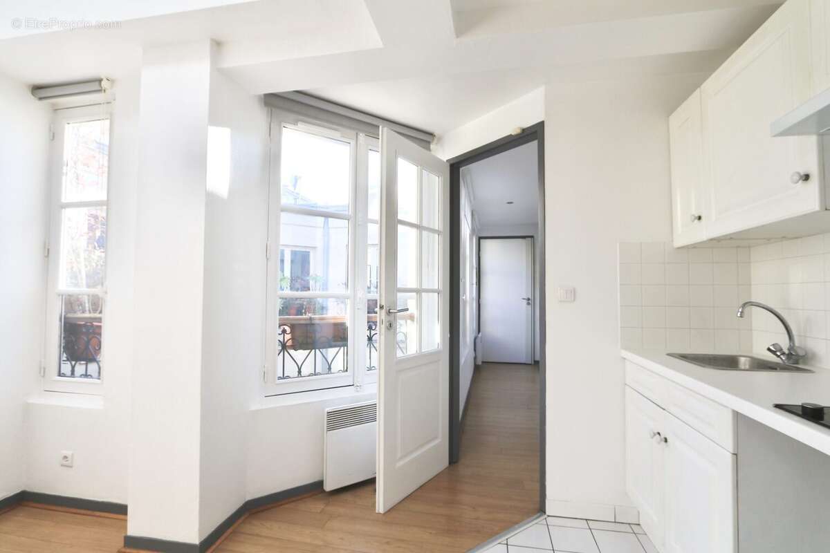 Appartement à PARIS-1E