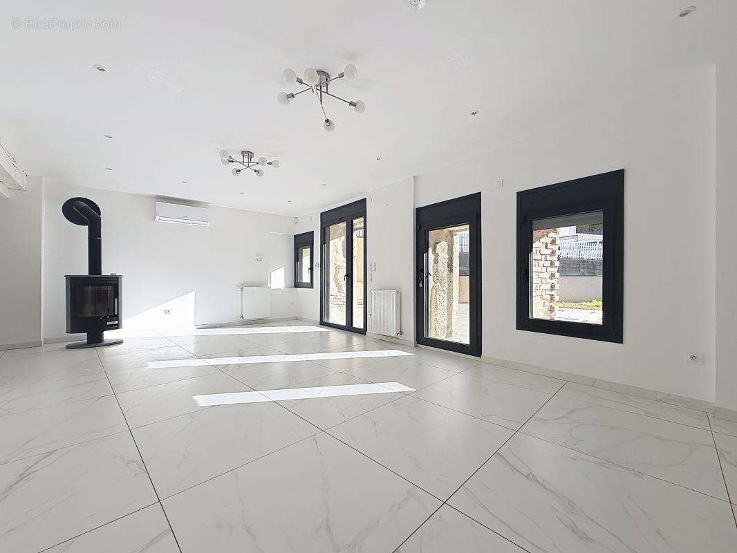 Maison à SAINT-QUENTIN-SUR-ISERE