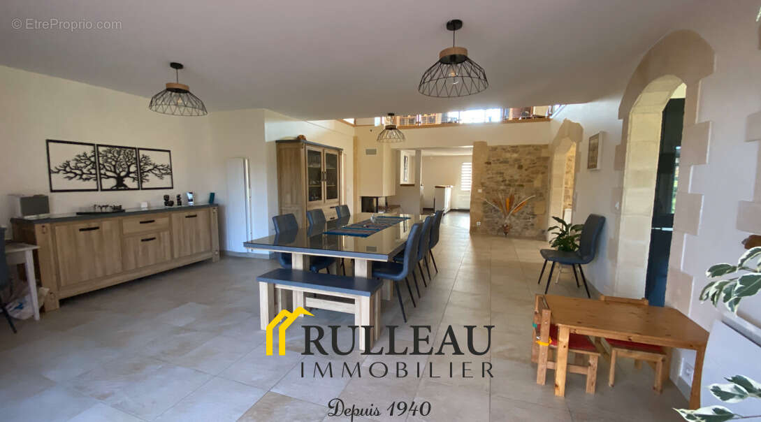 Maison à SAINT-CHRISTOLY-DE-BLAYE