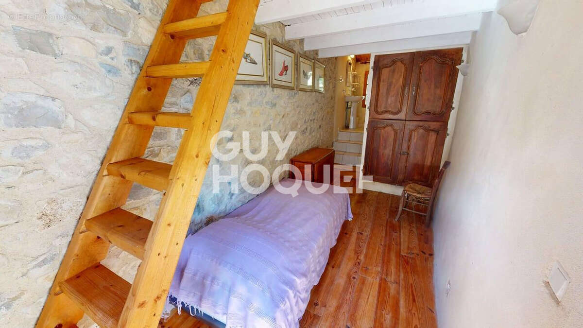 Maison à EYGLUY-ESCOULIN