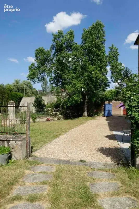 Maison Bengy Sur Craon 7 pièce(s) 210 m2 avec dépendances entièrement rénovée - photo 5