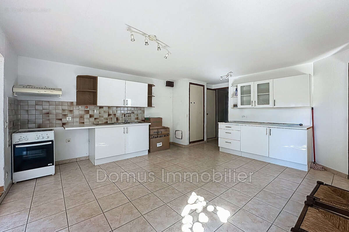 Appartement à CHATEAUNEUF-DE-GADAGNE