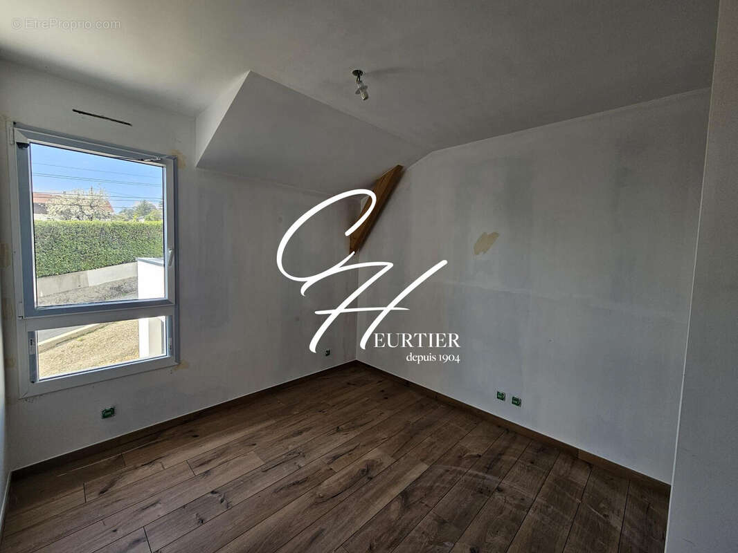 Maison 110 m² à La Buisse  - photo 4