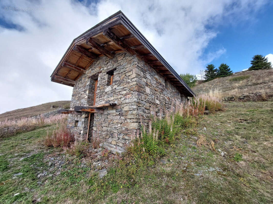 Maison à LES CHAPELLES