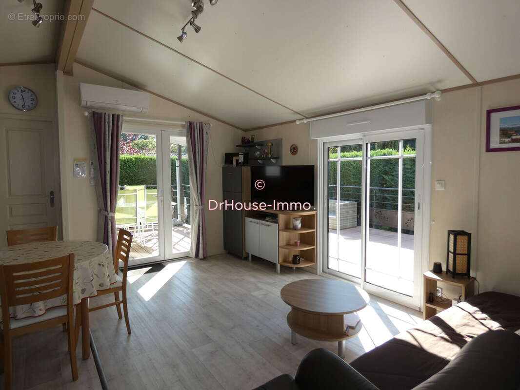 Terrain 250 m² à Sainte-Gemme  - photo 2
