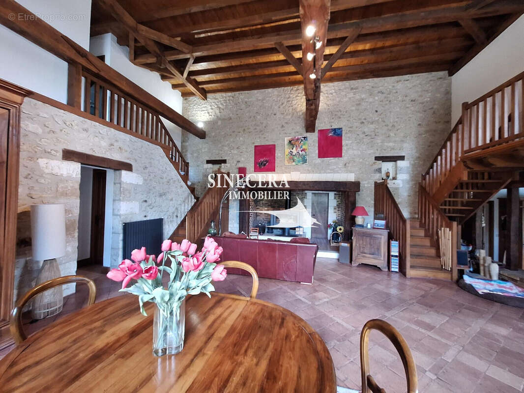 Maison 230 m² à Bourdeilles  - photo 7