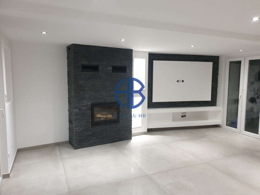 Maison à VEZERONCE-CURTIN