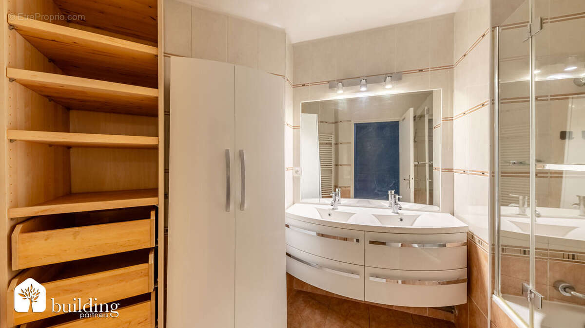 Appartement à LEVALLOIS-PERRET
