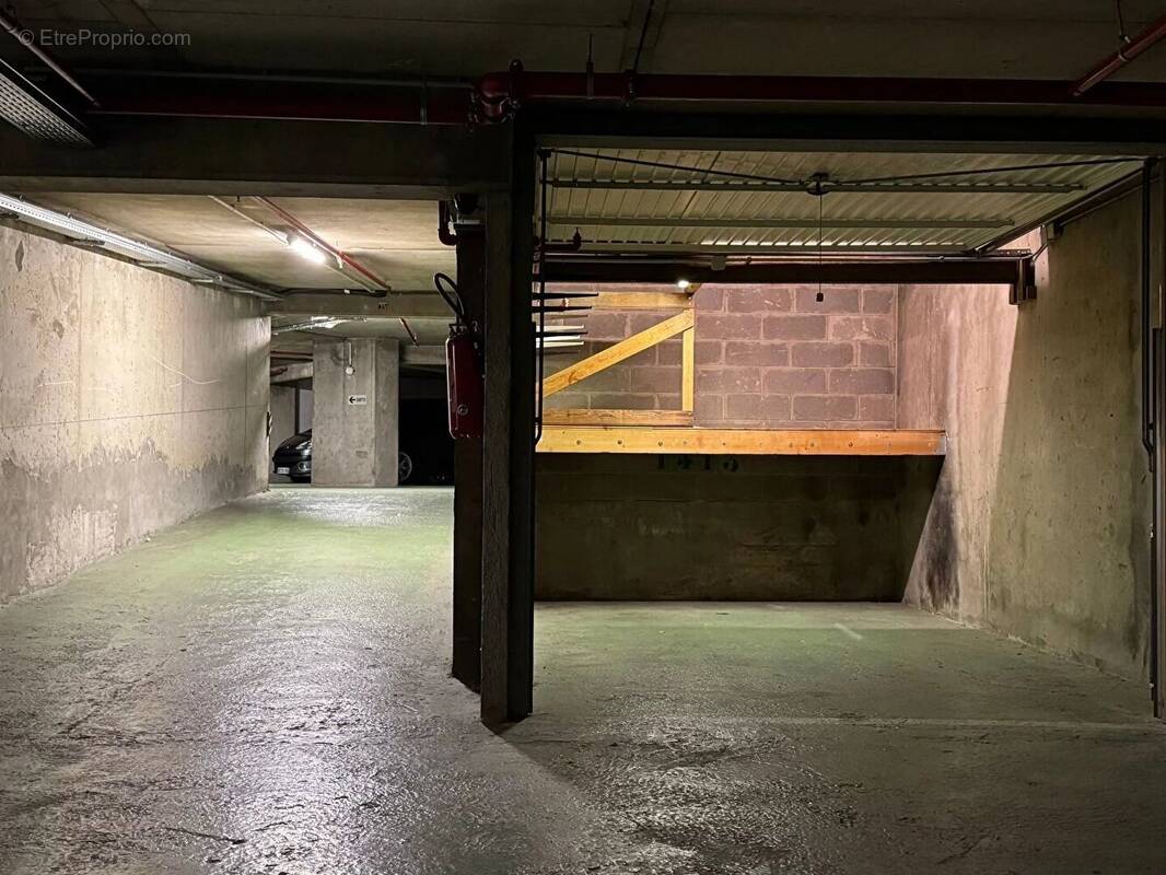 Parking à PARIS-15E