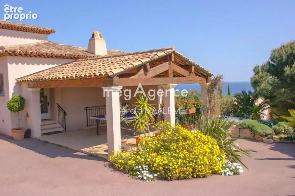 villa piscine vue mer dans un parc securisé - photo 13