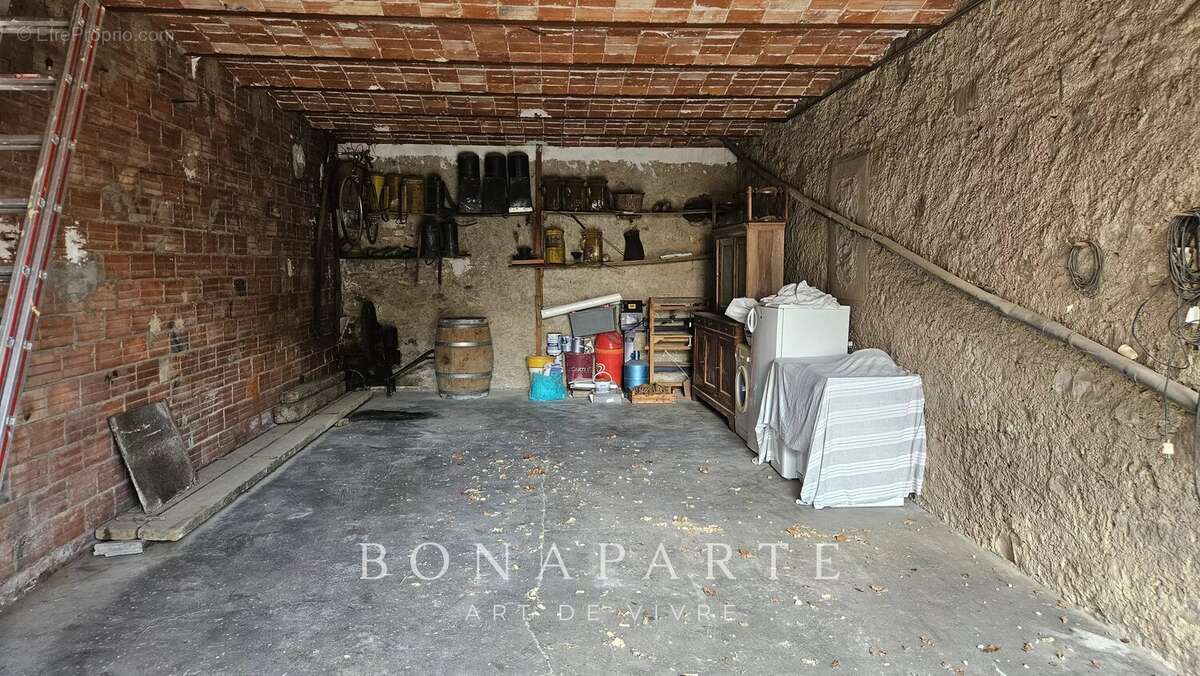 275 m² en pierre à réinventer – Ancienne cave vigneronne – Proche Saint-Chinian - photo 4