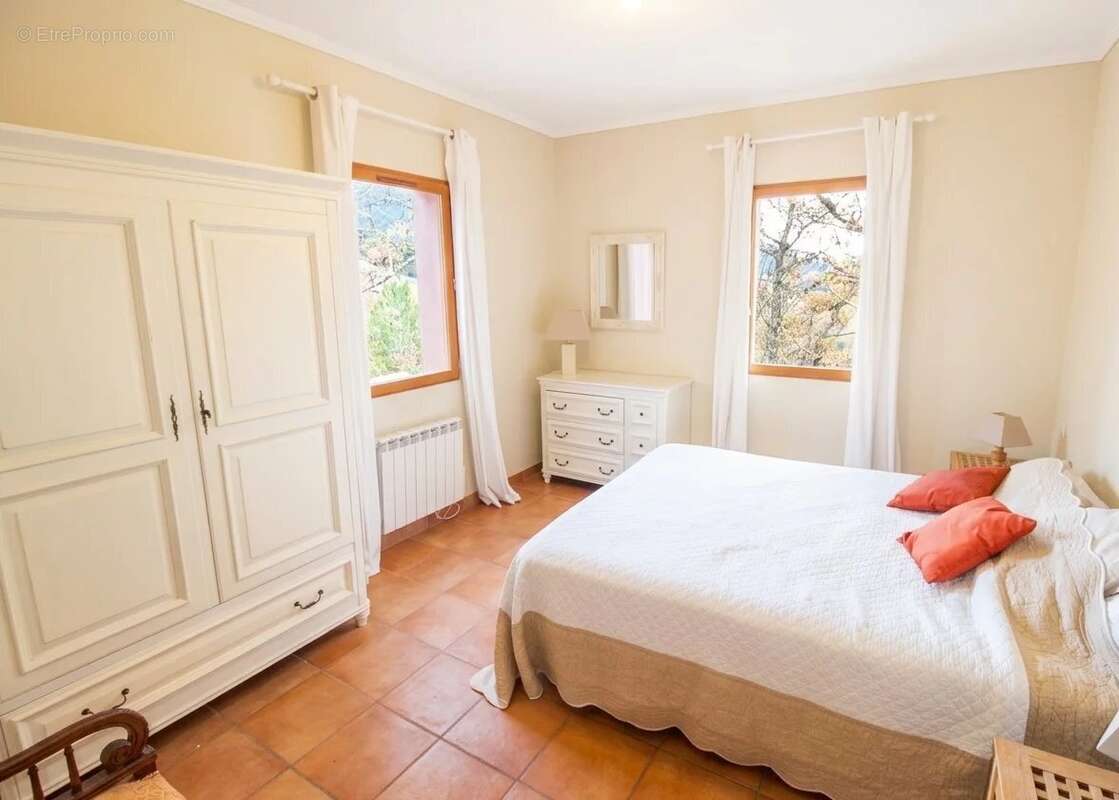 Maison à BESSE-SUR-ISSOLE
