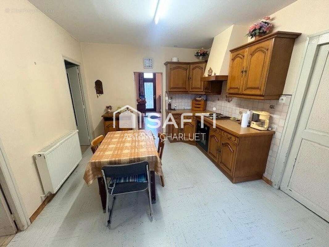 Maison 80 m² à Saint-Genou  - photo 4