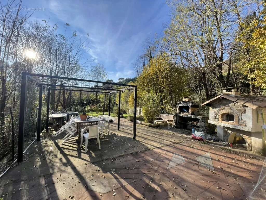 Maison à LE COLLET-DE-DEZE