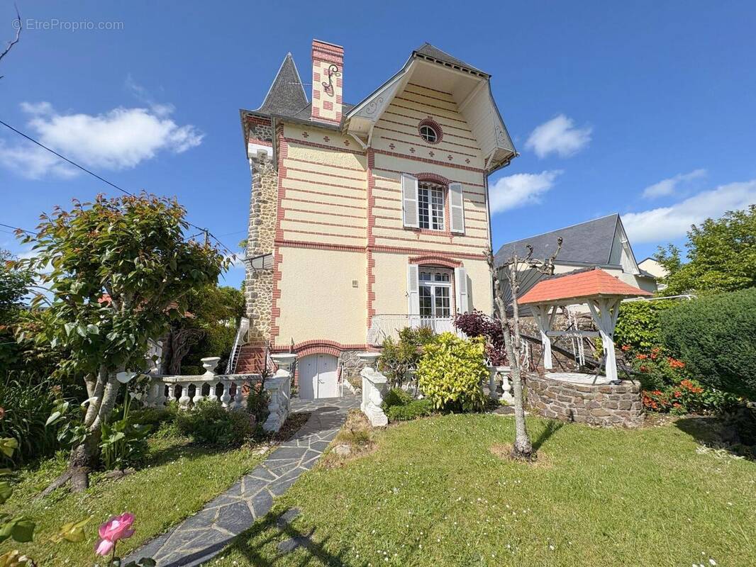 Maison à DONVILLE-LES-BAINS