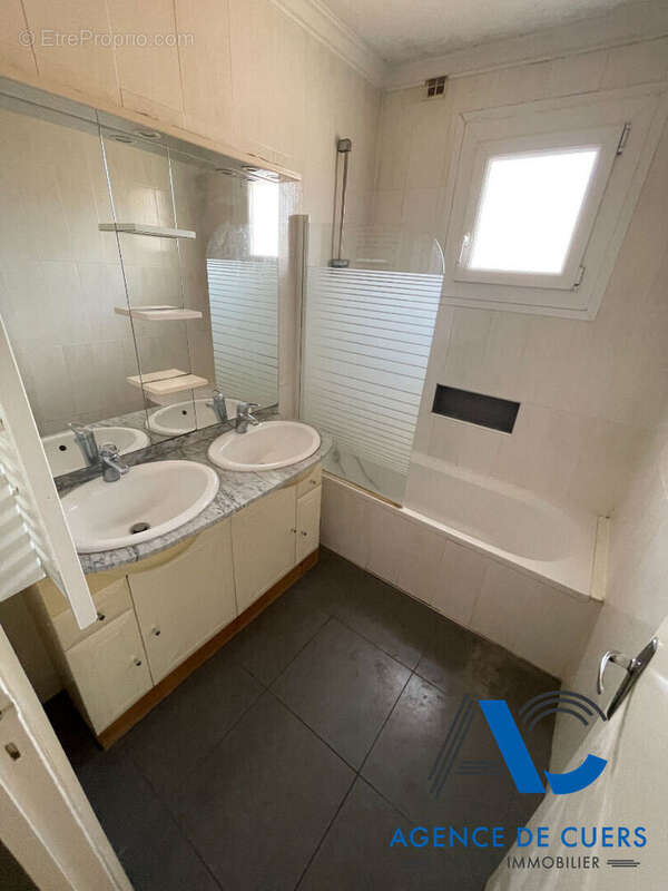 Appartement à CUERS